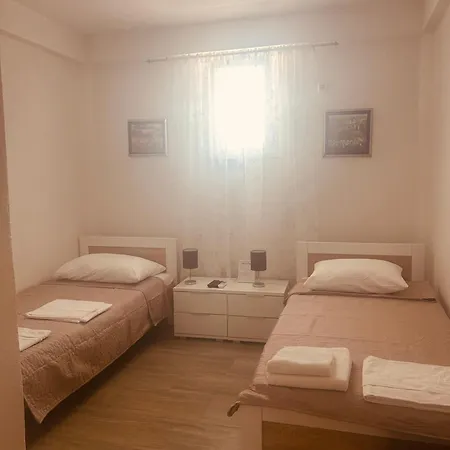 Nico זאדאר